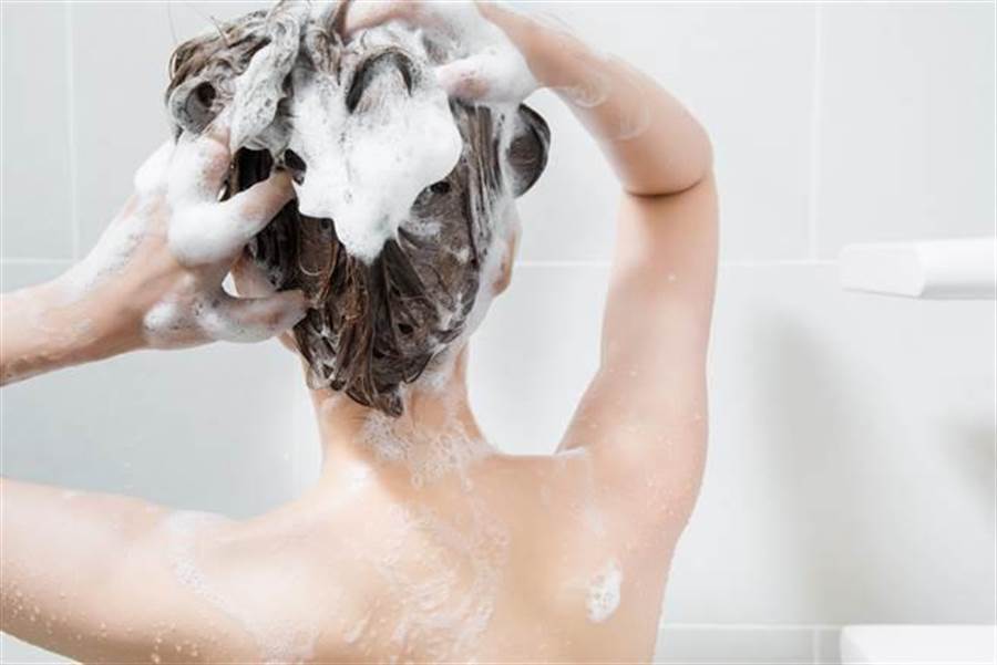 洗頭的步驟、時間、次數、洗頭水都會影響頭髮健康！