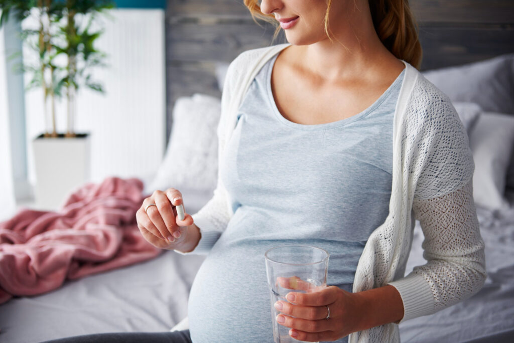 食物中的天然葉酸和健食品中的合成葉酸，都不具有活性，需要透過身體的代謝轉換才能吸收利用，因此推薦孕婦補充具有活性的超級葉酸，更直接有效。